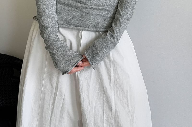 Round-Neck Long-Sleeved Slim-Fit Tee