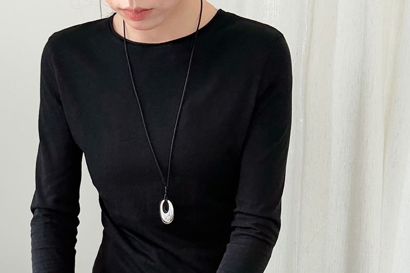 Round-Neck Long-Sleeved Slim-Fit Tee