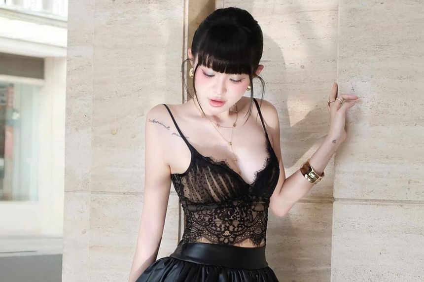 Lace Crop Slim Fit Camisole Top / High Waist Bubble Hem Mini A-Line Skirt