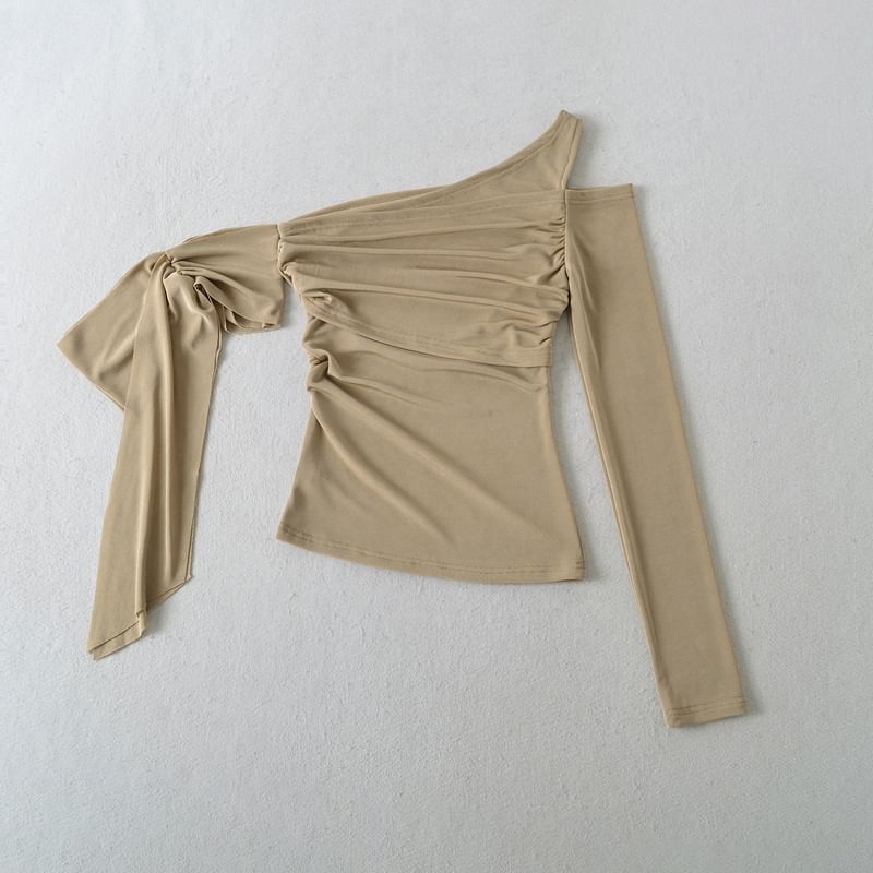 Cutout Ruched One-Shoulder Asymmetric-Neck Slim-Fit Long-Sleeved Tee