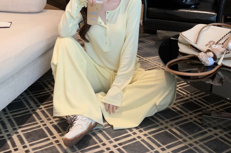 Long-Sleeve Henley Plain T-Shirt / Drawstring Waist Wide Leg Cargo Sweatpants