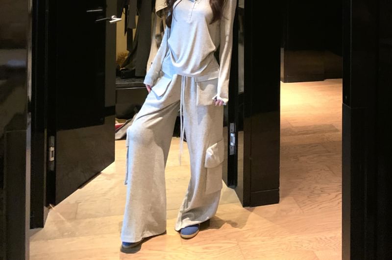 Long-Sleeve Henley Plain T-Shirt / Drawstring Waist Wide Leg Cargo Sweatpants