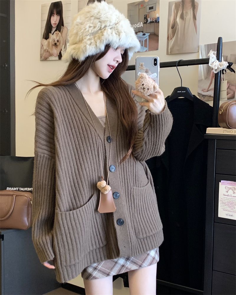 Ribbed Knit V-Neck Cardigan