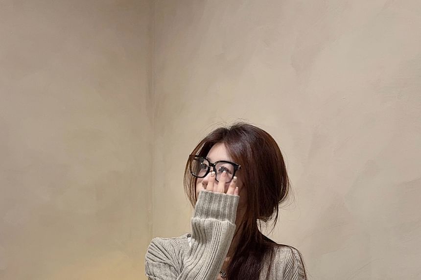 Ribbed V-Neck Cardigan / Short Sleeve V-Neck T-Shirt