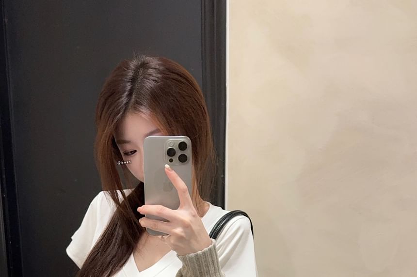 Ribbed V-Neck Cardigan / Short Sleeve V-Neck T-Shirt