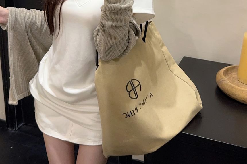 Ribbed V-Neck Cardigan / Short Sleeve V-Neck T-Shirt