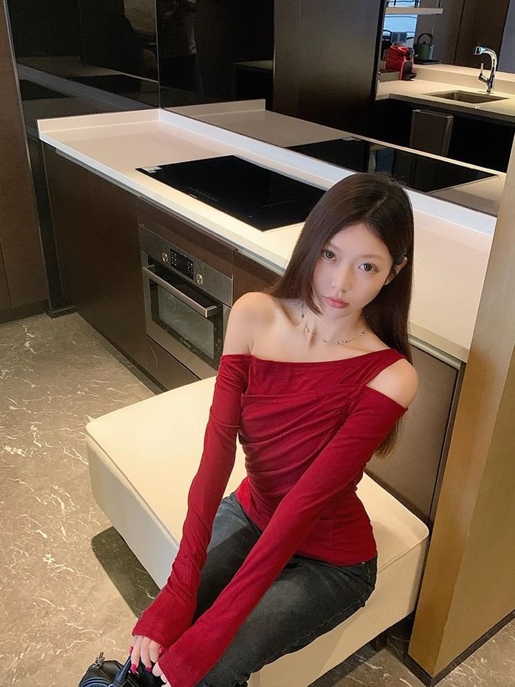 One-Shoulder Cold-Shoulder Long Sleeve Ruched Top