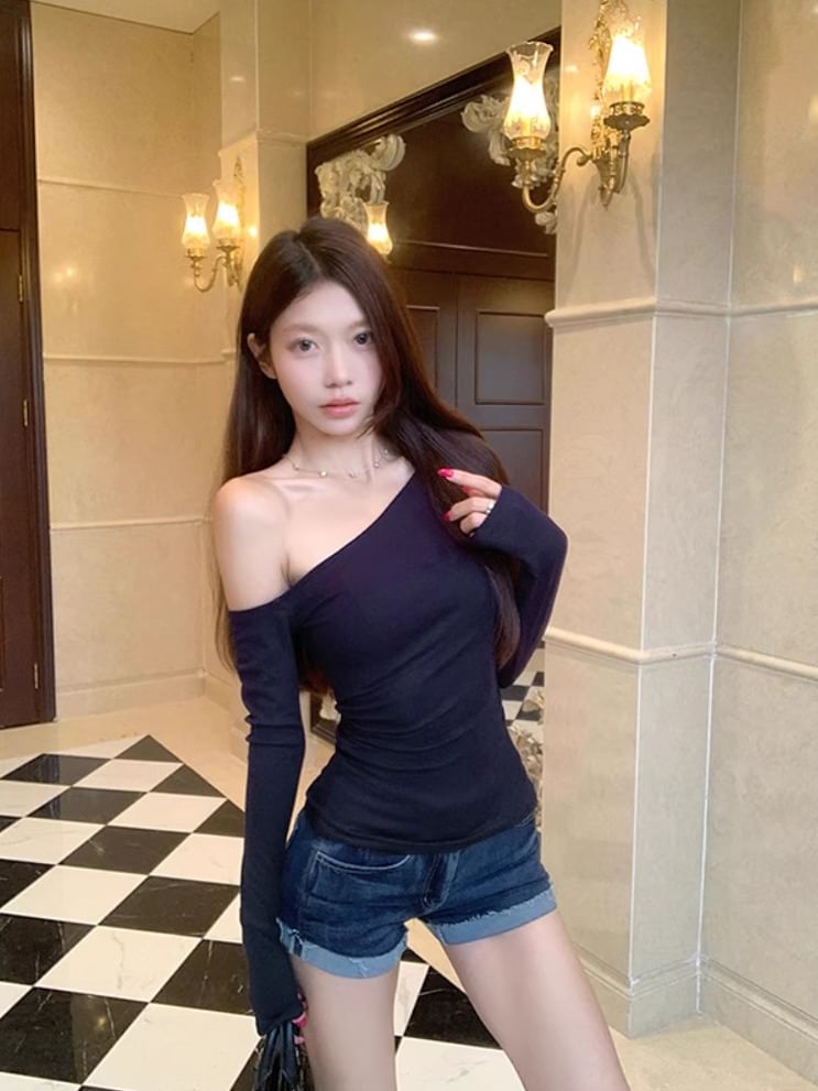 Asymmetric One-Shoulder Long-Sleeve Basic Tee