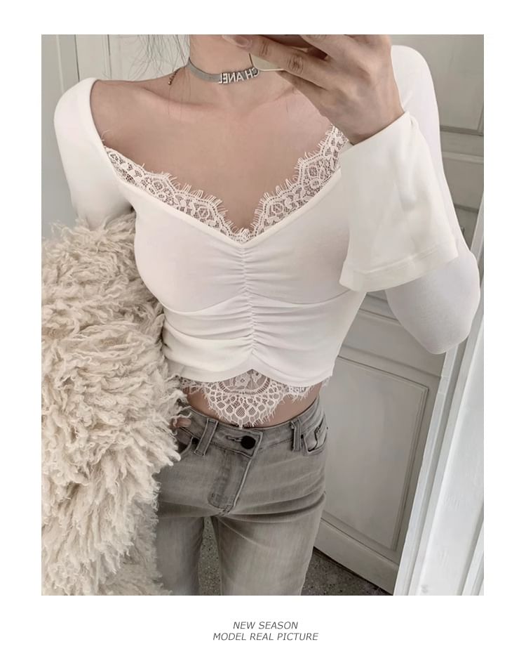 Off-Shoulder Flared-Sleeve Basic Crop Tee