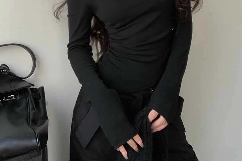 Cold-Shoulder Long Sleeve Shirred Asymmetric T-Shirt