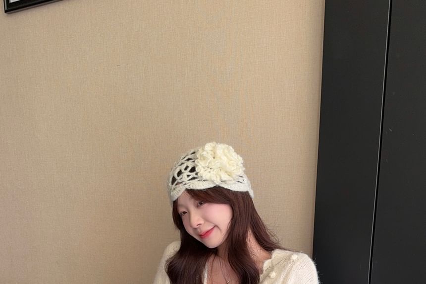 Eyelet Lace Cami Top / V-Neck Long Sleeve Bobble Sweater