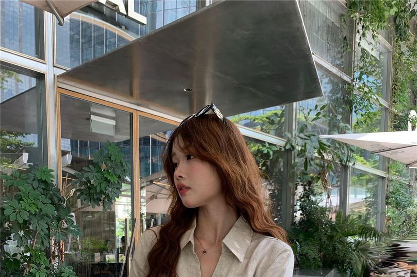 V-Neck Collared Button-Up Blouse, Long Sleeves, Solid Color, Elegant Fit