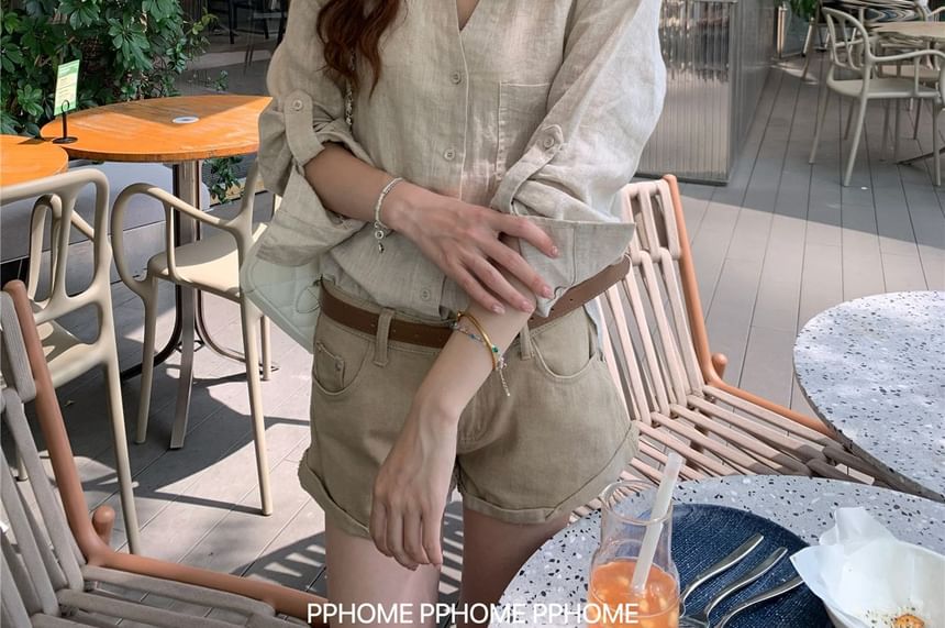 V-Neck Collared Button-Up Blouse, Long Sleeves, Solid Color, Elegant Fit