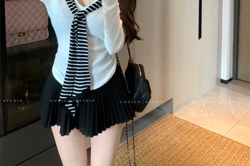 V-Neck Long Sleeve Striped Panel Knit Top