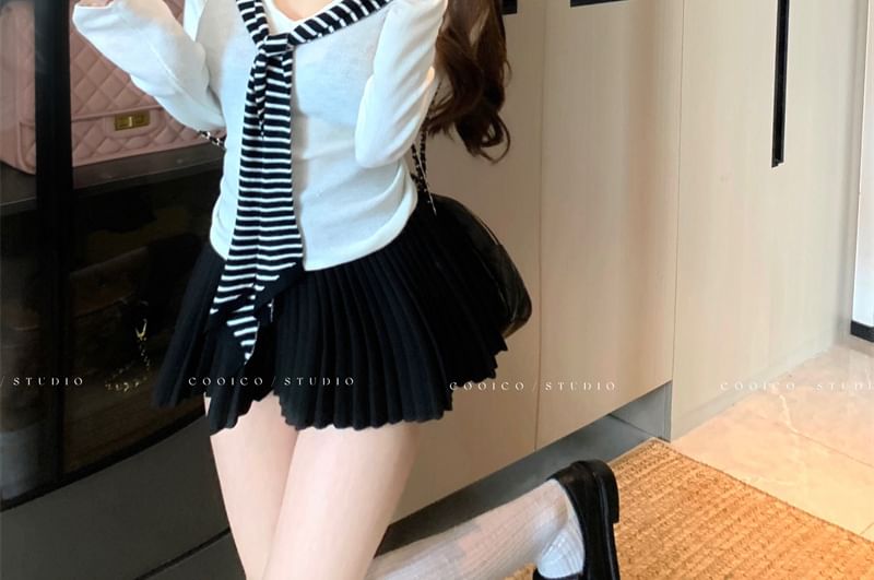 V-Neck Long Sleeve Striped Panel Knit Top