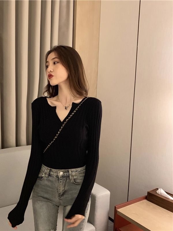 Notch Neck Long Sleeve Solid Slim Fit Knit Top
