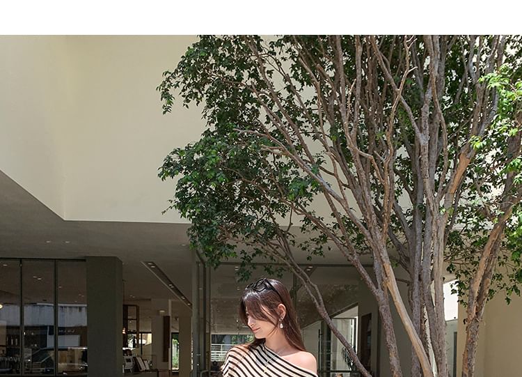 V-Neck Short-Sleeve Striped Top