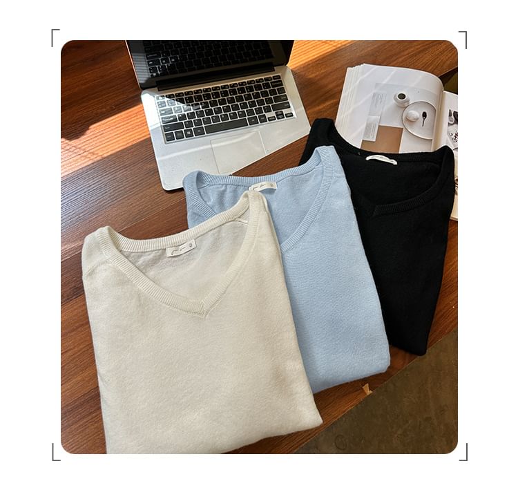 V-Neck Long-Sleeve Plain Knit Top