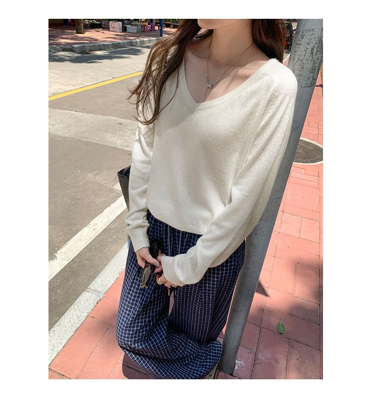 V-Neck Long-Sleeve Plain Knit Top