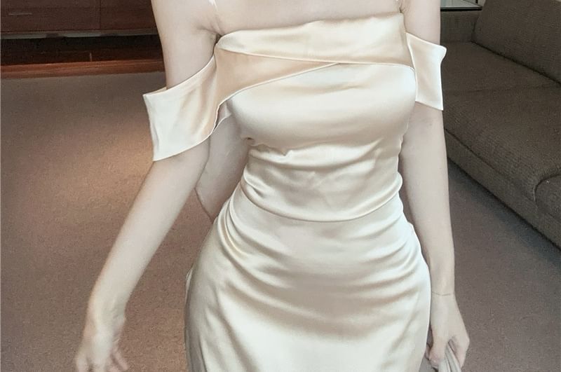Off Shoulder Plain Ruched Maxi A-Line Dress