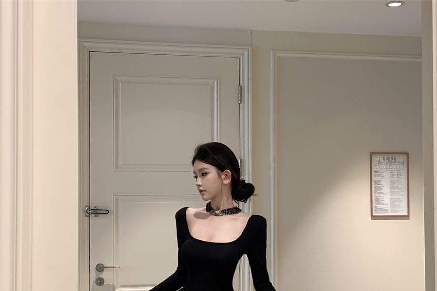 Long-Sleeve Scoop Neck Plain Maxi A-Line Dress
