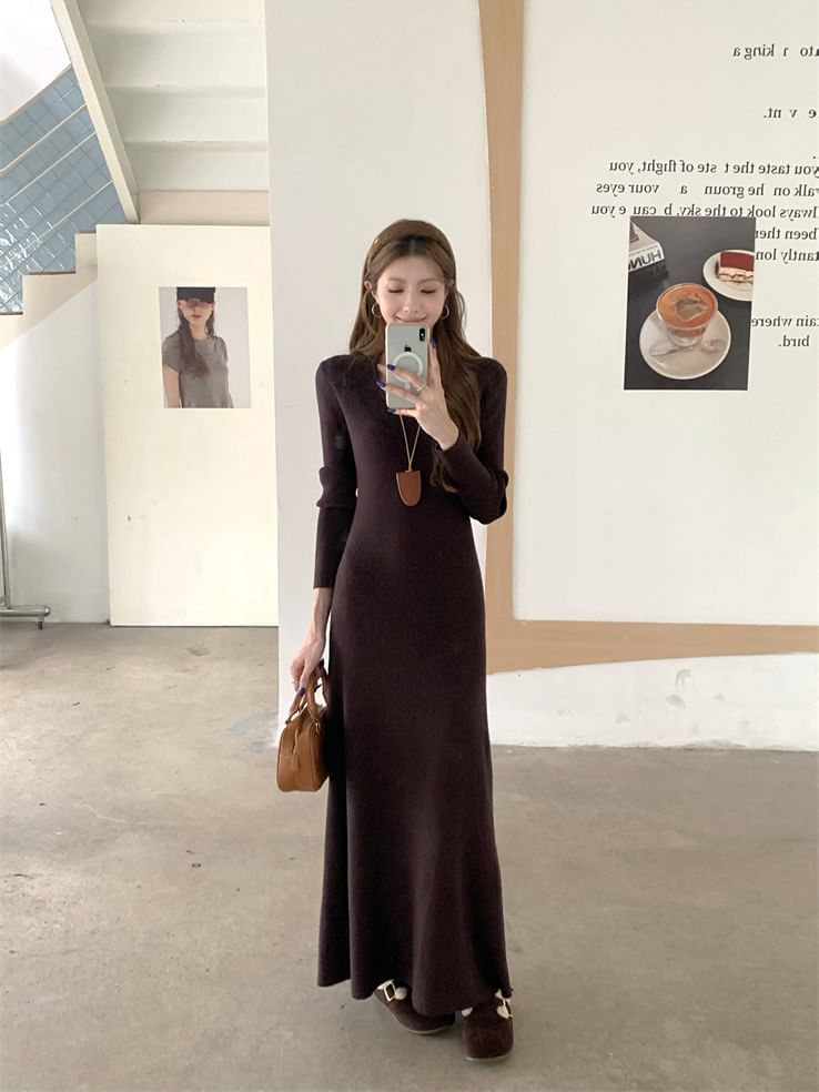 Long-Sleeve Scoop Neck Maxi A-Line Knit Dress