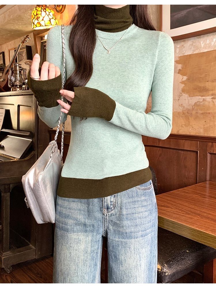 Long Sleeve Turtleneck Two-Tone Knit Shirt