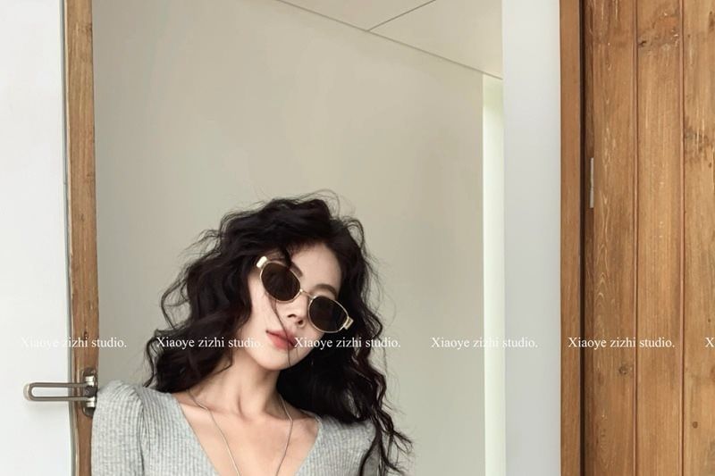 Lace Trim Buttoned Scoop-Neck Slim Cropped Tee, Long Sleeves