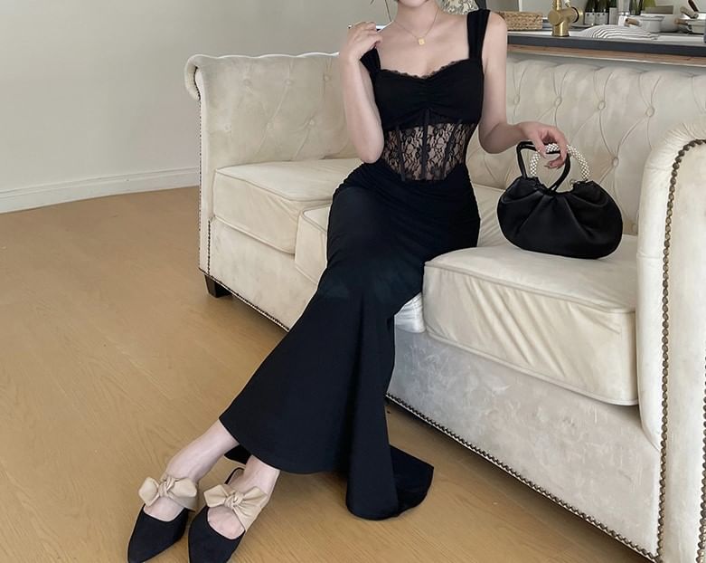Sleeveless V-Neck Lace Maxi Mermaid Dress