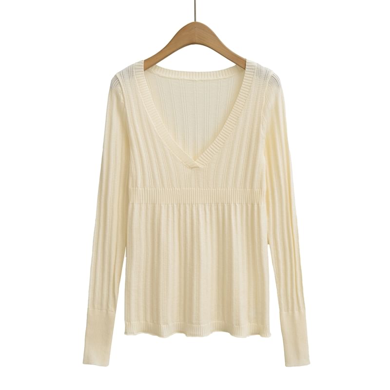 Plain Knit Top with V-Neck and Long Sleeves