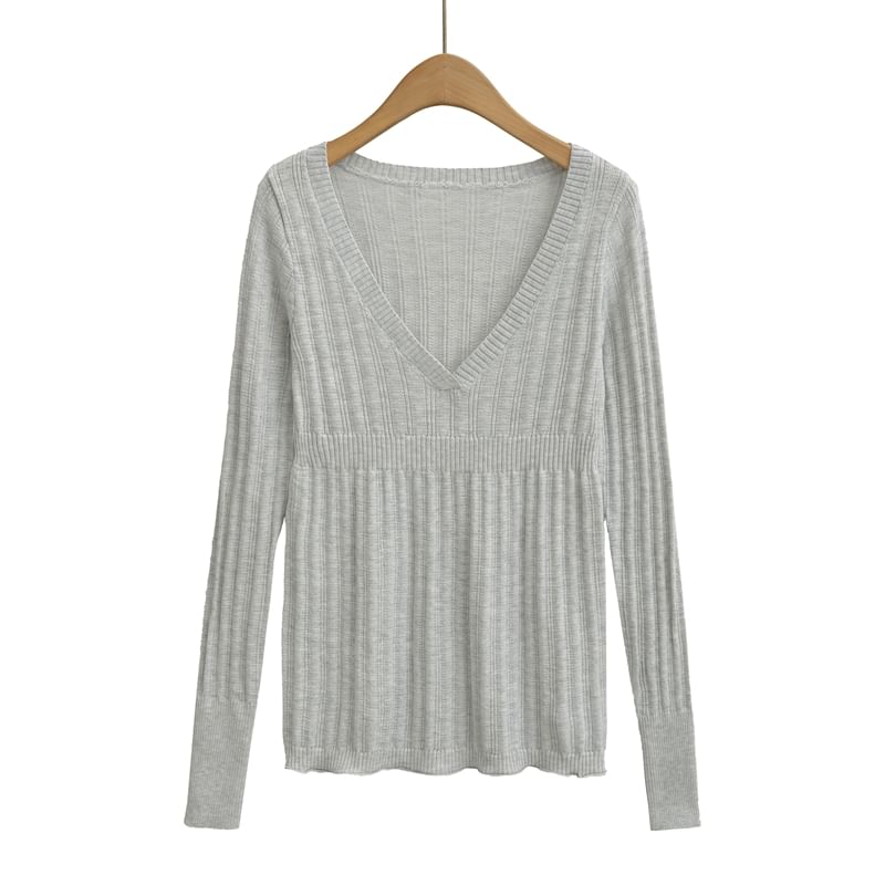 Plain Knit Top with V-Neck and Long Sleeves