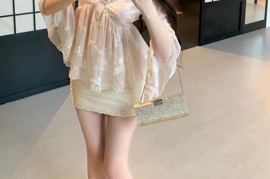 3/4-Sleeve V-Neck Blouse / Mini Skirt