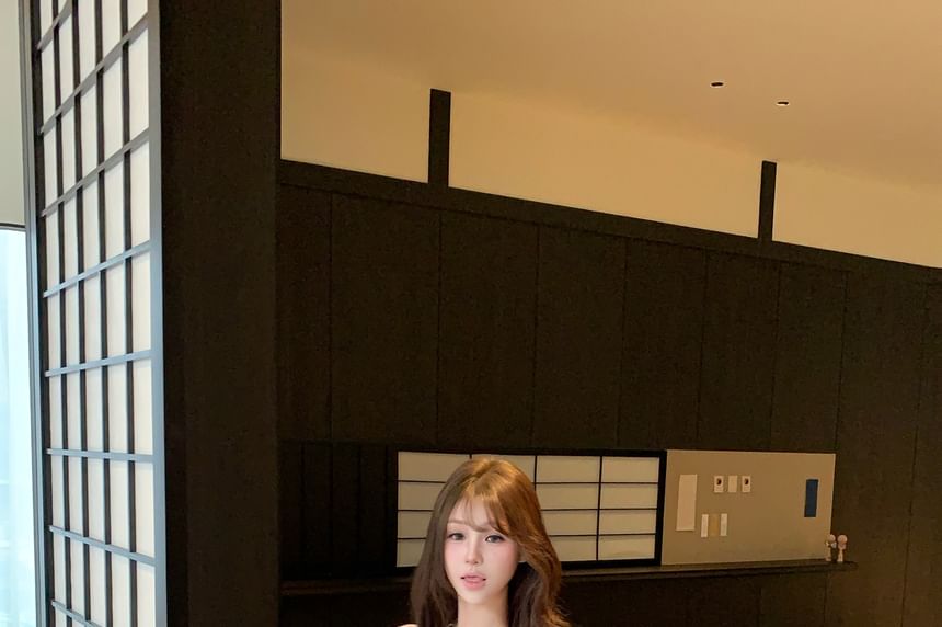 3/4-Sleeve V-Neck Blouse / Mini Skirt