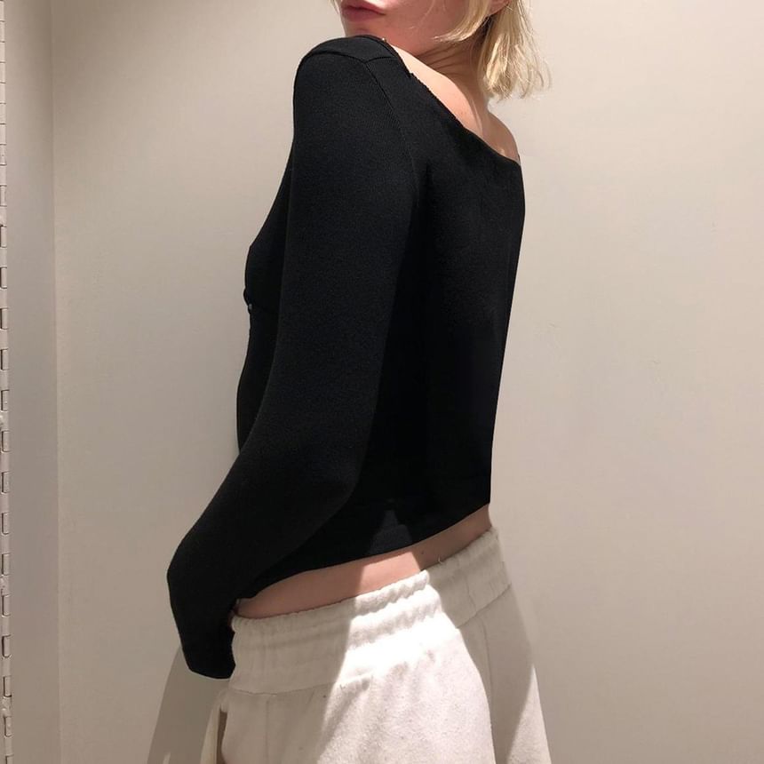 Studded V-Neck Fitted Long-Sleeve Tee