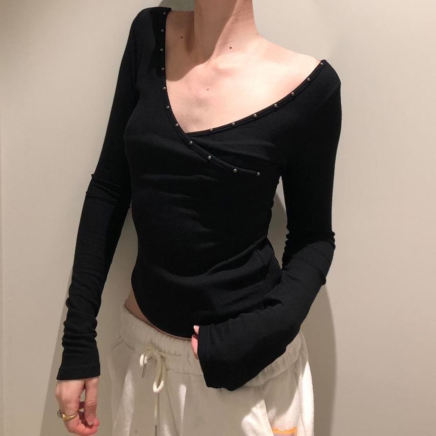 Studded V-Neck Fitted Long-Sleeve Tee