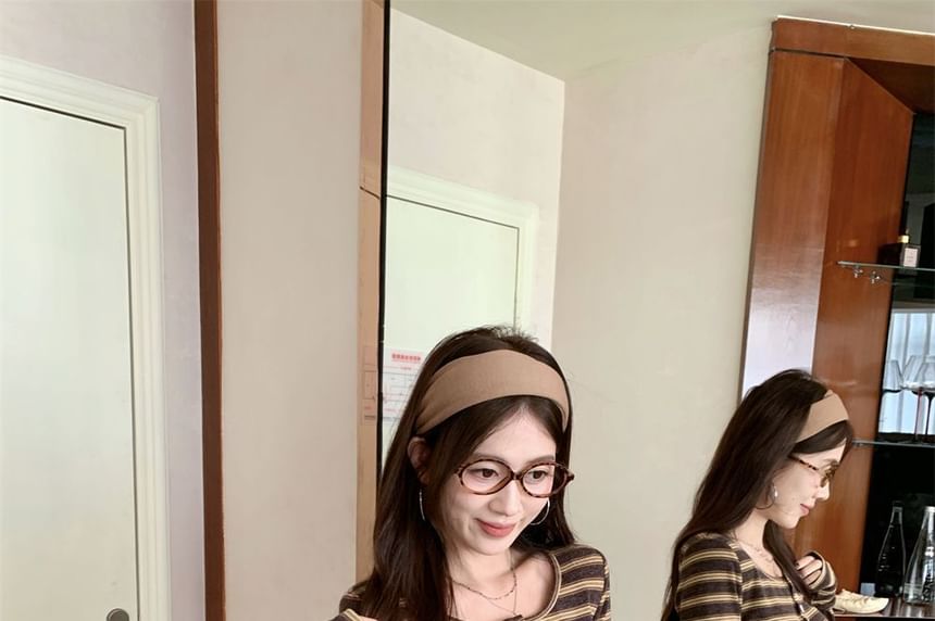 Striped Scoop Neck Fitted Long-Sleeve Tee