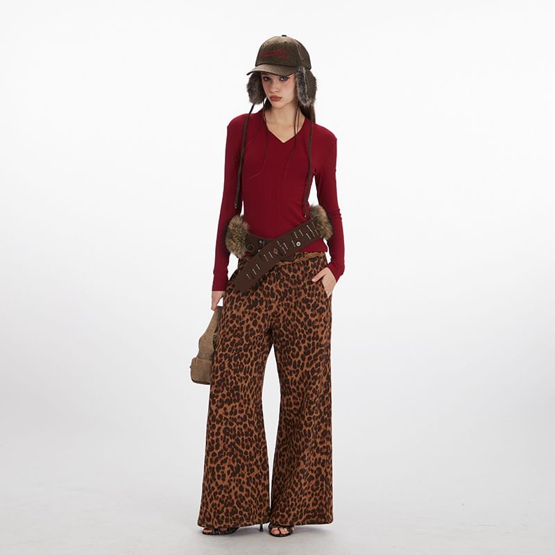 Ribbed Knit V-Neck Fitted Long-Sleeve Top