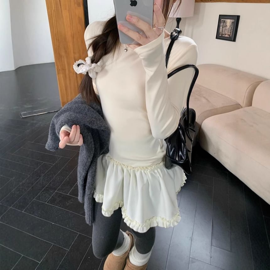 Ruffle Hem Fitted Long Sleeve Tee
