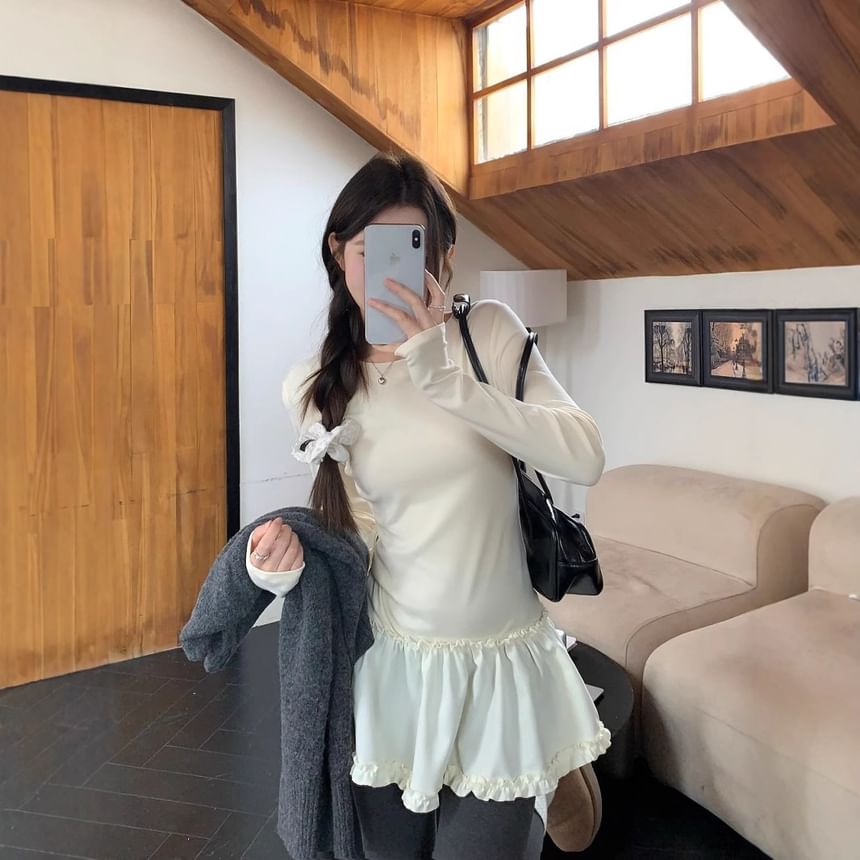 Ruffle Hem Fitted Long Sleeve Tee