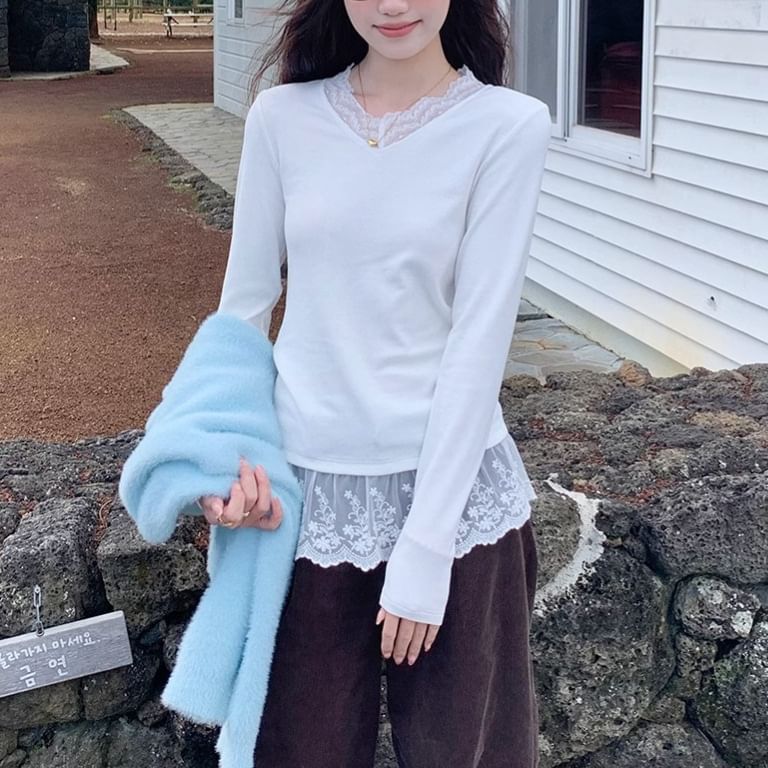 V-Neck Lace-Trimmed Fitted Long Sleeve Tee