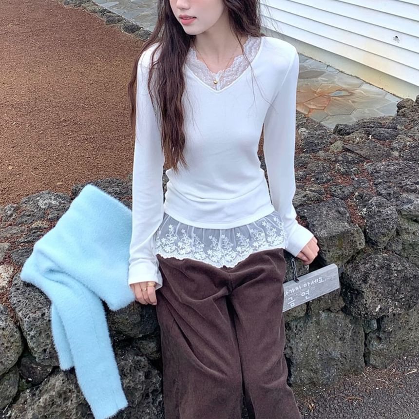 V-Neck Lace-Trimmed Fitted Long Sleeve Tee