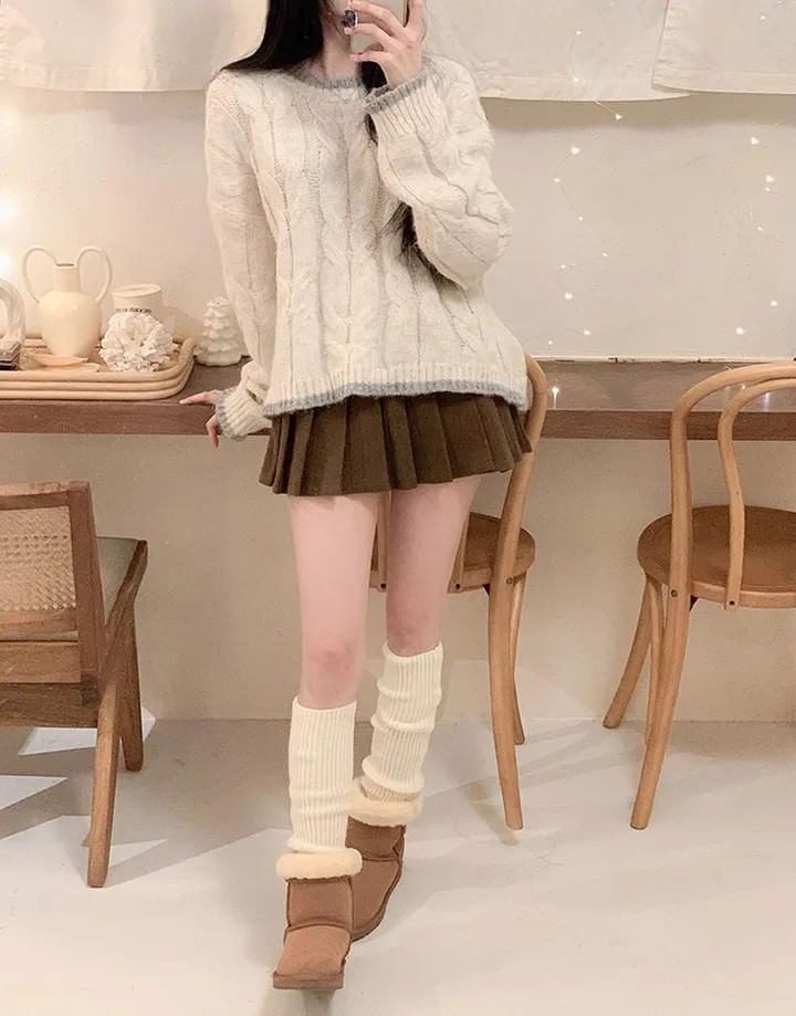 Crew Neck Contrast Trim Cable Knit Sweater