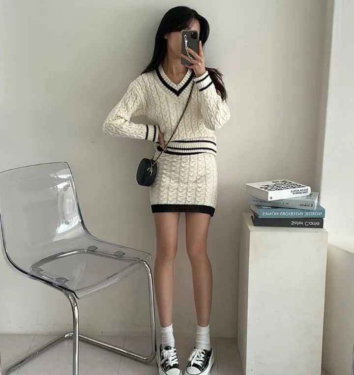 Matching Set: Striped Cable Knit V-Neck Sweater & High-Waist Pencil Skirt