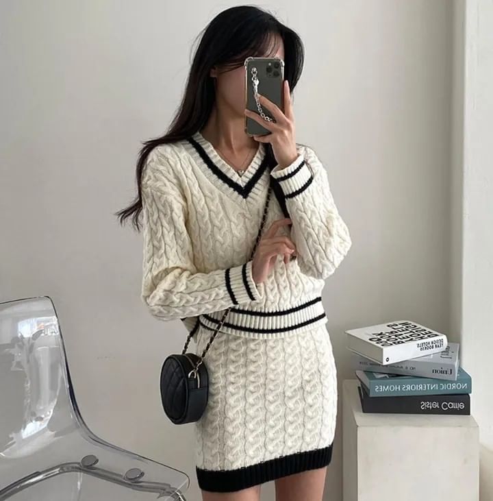 Matching Set: Striped Cable Knit V-Neck Sweater & High-Waist Pencil Skirt