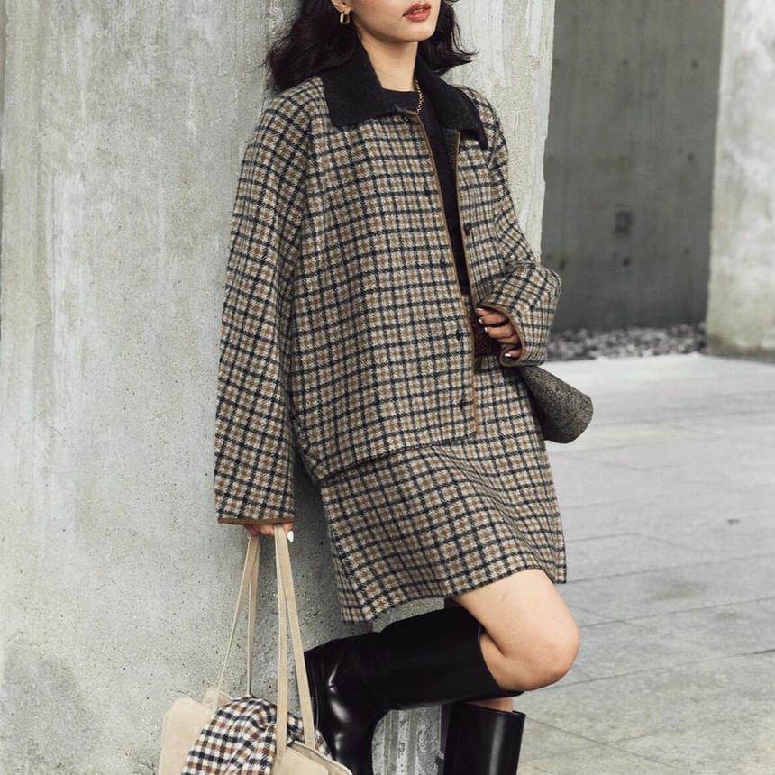 Contrast Collar Plaid Wool Jacket & Mini Skirt Set
