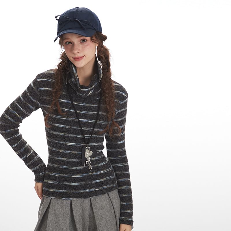 Turtleneck Striped Long-Sleeved Slim-Fit Sweater