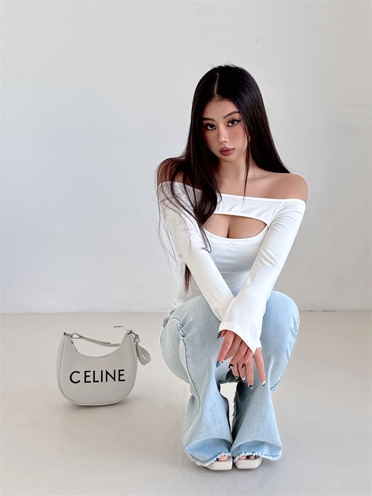 Stylish Cutout Crop Top with Off-Shoulder Sleeves