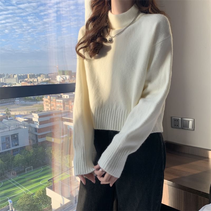 Mock Neck Crop Sweater with Drop Shoulder and Plain Design