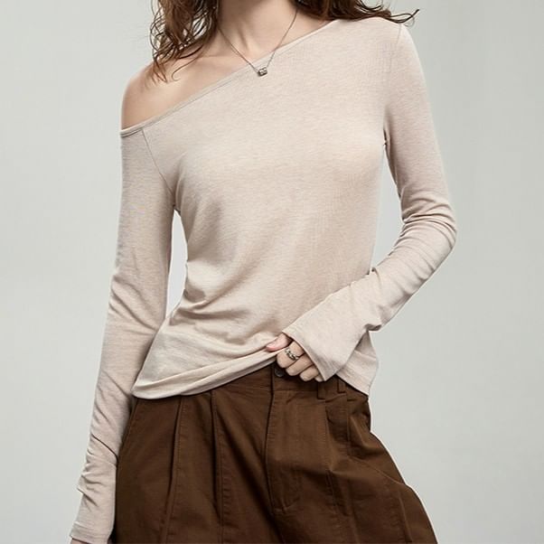 Slim-Fit Off-Shoulder Tee with Extended Sleeves