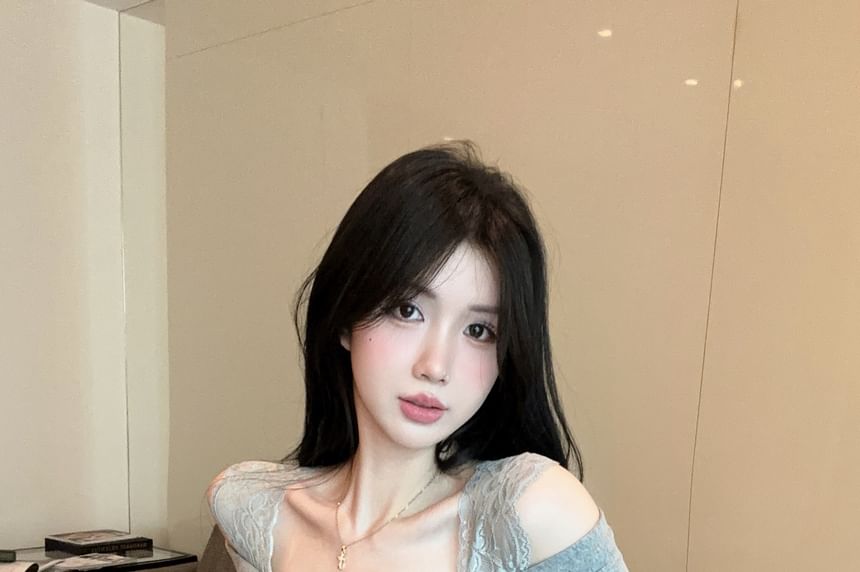 Cold-Shoulder Long-Sleeve Crop Top with Lace & Drawstring
